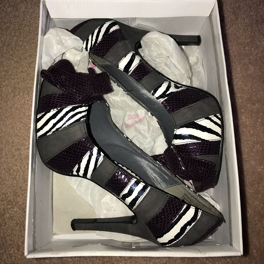 Not Rated Women’s Peep Toe Pump, size 9.0